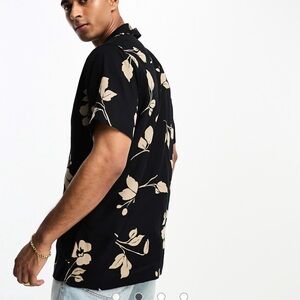 Hollister short sleeve revere collar print rayon shirt in black floral Size XS